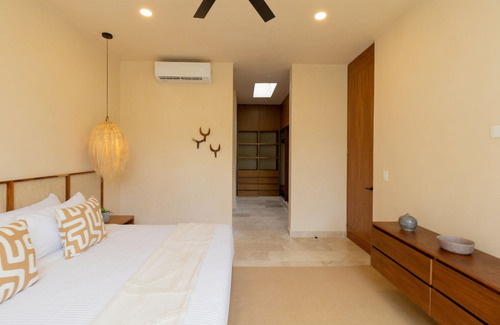 Villa De 4 Recamaras, Alberca Privada, Acabados De Lujo, Cuarto En Planta Baja, Pre-construccion En Venta Aldea Zama, Tulum.