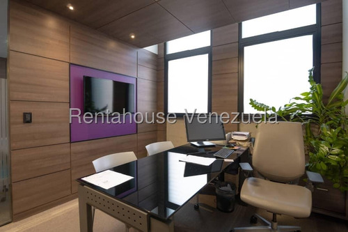 Inmejorable Oficina En Venta El Rosal, Lista Para Operar