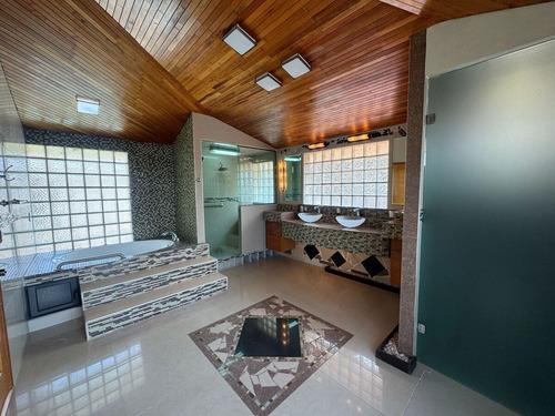 Casa En Venta, Santa Maria Huecatitla, 3 Recamaras