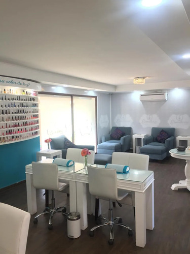 Local Comercial Con Strip Center De Alto Flujo