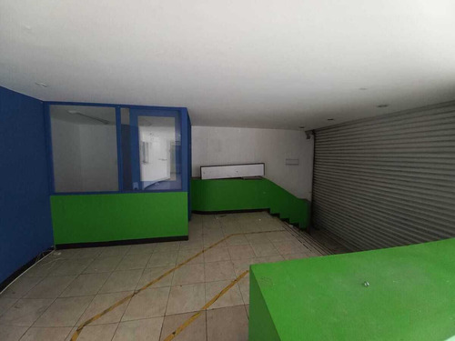 Local Comercial En Zona De Alto Flujo Florida / Satélite