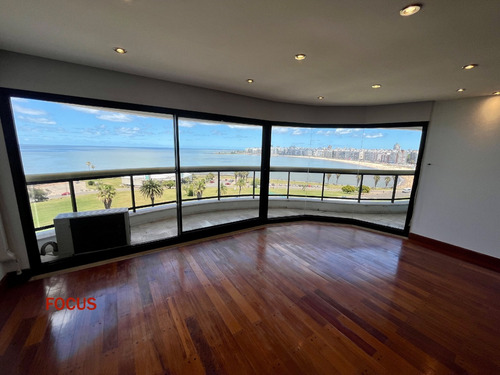 An Apartment In Front Of The Río De A Plata Promenade!