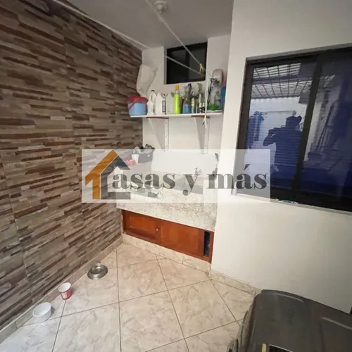 Casa Primer Piso Con Parqueadero Copacabana