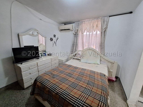 Casa En Venta En El Trigal Cabudare 24-20169 Dh