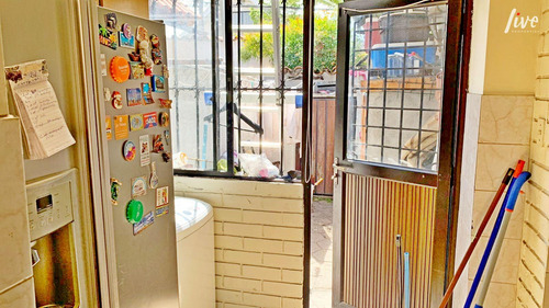 Vendo Amplia Casa En La Calle Luis Strozzi.