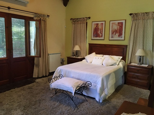 Casa En Venta De 3 Dormitorios En Jardines De Córdoba