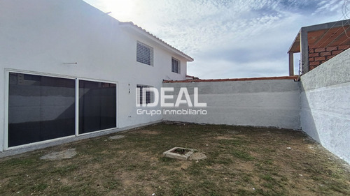 Ideal Vende Town House De 75 M² De Construccion Y De Terreno 166 M² En Conjunto Privado Paycla Tucacas