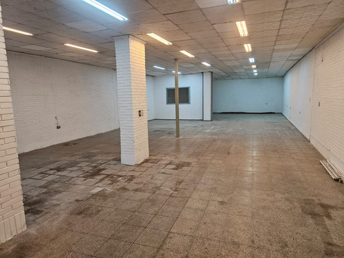 Local En Alquiler Av. Juan B Justo - 177 M2