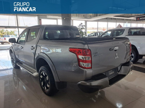 Imagen 3 de 14 de Mitsubishi L200 Diesel 4x4 Automática 2019