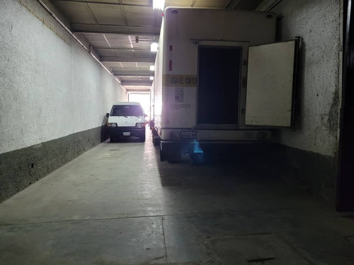 A Tan Solo 5 Minutos De Las Mercedes. Venta De Galpon Industrial En La Zona Industrial La Naya, Baruta, 980 Mts. Para Desarrollar Cualquier Industria. Cuenta Con Una Cava De Refrigeracion De 28 Mts