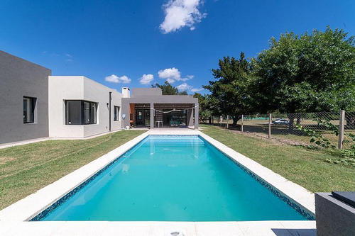 Casa De 4 Ambientes En Venta En Mirabosques, Los Cardales.