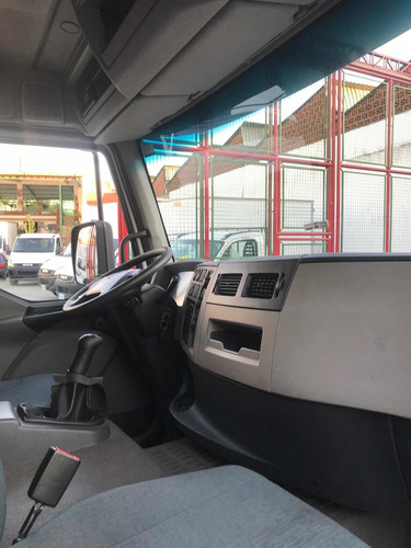 Imagem 8 de 14 de Volvo Vm 270 2013