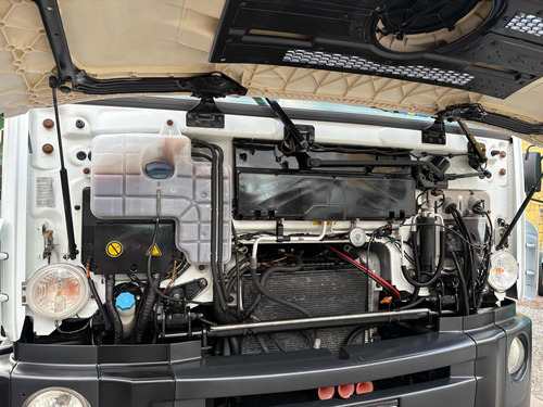 Vw 31330 Prime 6x4 Ano 2015 No Chassi De 8 Metros
