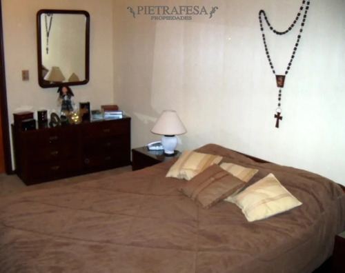 Casa En Venta Con Piscina, 3 Dorm, 4 Baños, Garaje-colón