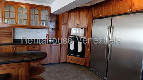 Casa En Venta En Prados Del Este Calle Cerrada Tres Niveles
