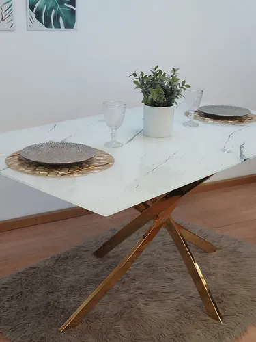Mesa De Comedor Rectangular 160 Simil Marmol Base Dorada