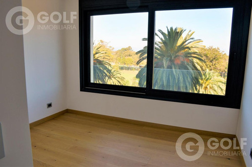 Imagen 21 de 30 de Vendo Apartamento De 3 Dormitorios Y Servicio, Patio. Con Renta. Golf