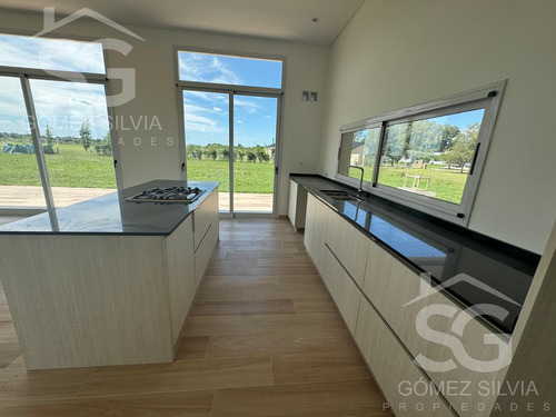 Casa En Venta 5 Ambientes Comarcas De Lujan