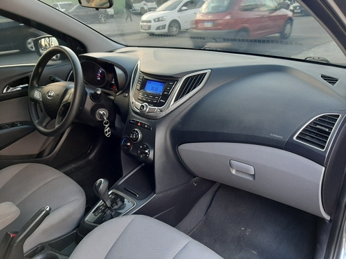 Imagem 11 de 15 de Hyundai Hb20s 2014 1.6 Comfort Plus Flex Aut. 4p
