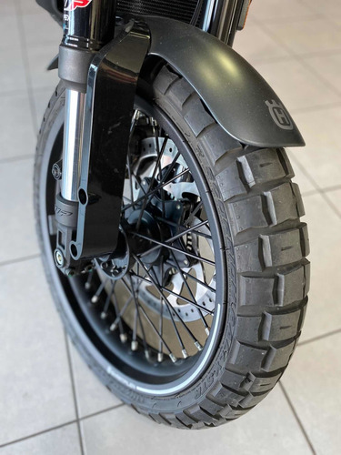 Husqvarna Svartpilen 401