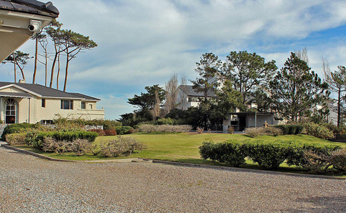Casa De 8 Dormitorios - Playa Mansa - Punta Del Este
