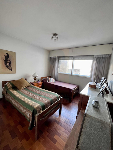Imagen 18 de 27 de Venta De Apartamento En Pocitos 3 Dormitorios Y Servicio