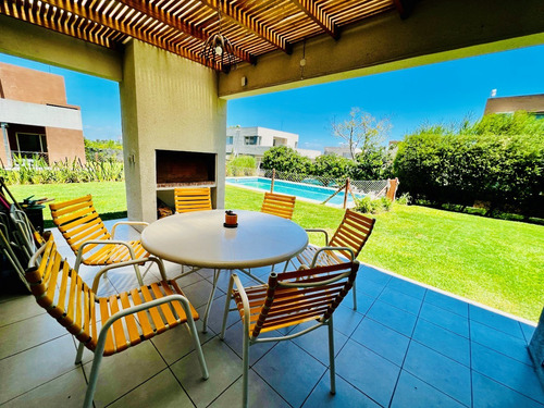Imagen 14 de 20 de Vendo Casa Del Este 2 Dormitorios, Ampliable A 4, Jardín Con Piscina, Sin Expensas!!