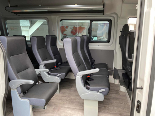 Imagen 12 de 14 de Volkswagen Crafter 2.0 Pasajeros 3.88 Ton Lwb Caja Extendida