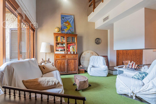 Casa En Venta De 4 Dormitorios En La Plata