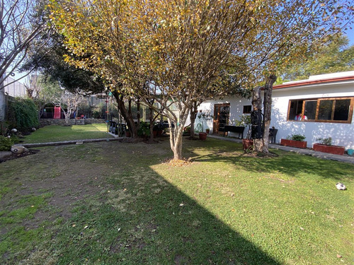 Casa En Venta De 3d, Gran Jardín Y Piscina En Providencia