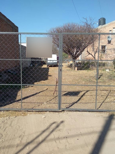 # Pcia De San Luis # Vendo #.sobre Avenida Principal.