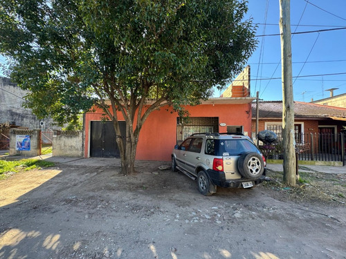 Casa 3 Ambientes En Venta En Castelar Sur