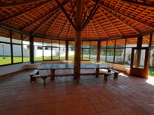 Imagem 11 de 30 de (100 Alqueires) Exuberante Fazenda De Alto Padrão, Com Vista Para Represa, Cachoeira Na Divisa, Cercada Por Mata Nativa E Infraestrutura Completa!!! - 01 - 70257064