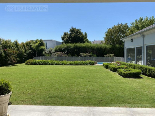 Imagen 1 de 19 de Espectacular Casa Al Golf De Nordelta En Venta