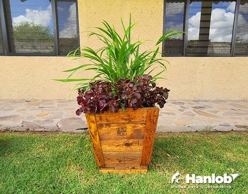 Imagen 2 de 7 de Maceta De Madera Tipo Jardinera De Cono Mediana