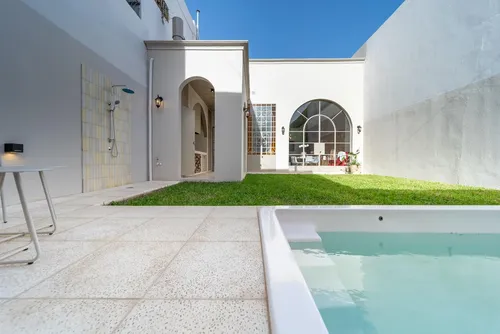 Casa 4 Dormitorios, Jardin Y Pileta, Cochera, Suite, Abasto - foto 1