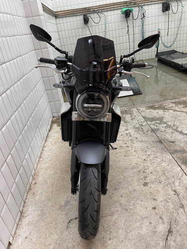 Imagem 4 de 8 de Honda Cb1000r Abs Custom Com Os Melhores Acessórios!