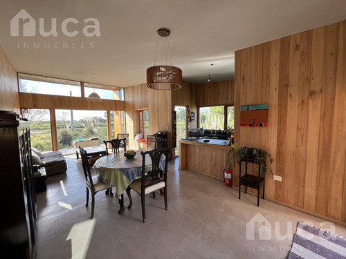 Venta | Casa Nueva De Increible Diseño En Magico Entorno Natural Sobre Laguna