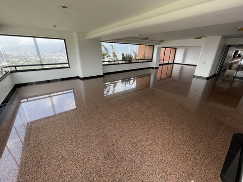 Apartamento Para Venta En Colinas Del Tamanaco #2416