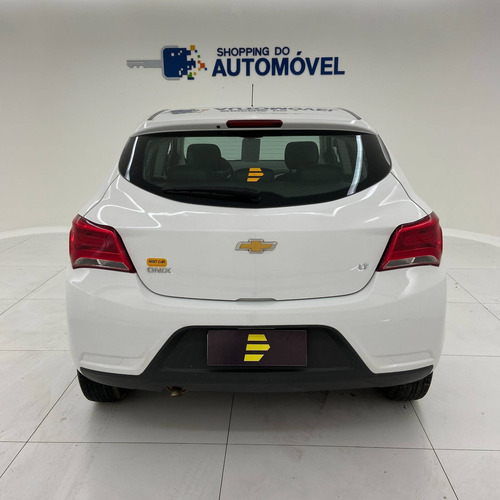 Imagem 4 de 10 de Chevrolet Onix 1.0 Mpfi Lt 8v Flex 4p Manual