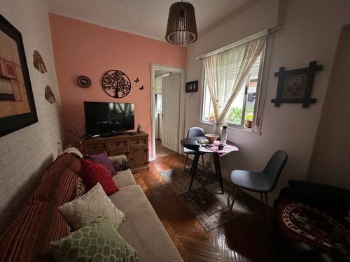 Venta Apartamento Un Dormitorio A Una Cuadra De La Rambla Excelente Estado.