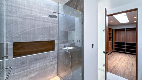 Casa En Venta En Metepec Con Diseño Moderno Y Jardín Interno