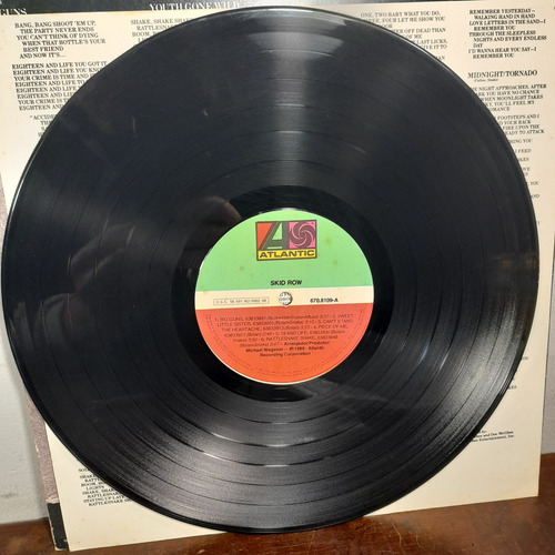Imagem 8 de 8 de Vinil Lp Skid Row 1989 Com Encarte Bom Estado.