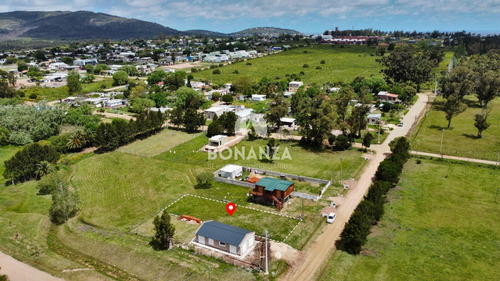 Terreno En Venta En Piriápolis, Pueblo Obrero. Predio Limpio, Con Luz, Agua, Saneamiento Y Vista Al Cerro.