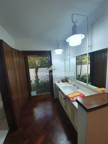 Casa Exclusiva En La Zona Del Golf.- Ref: 5936