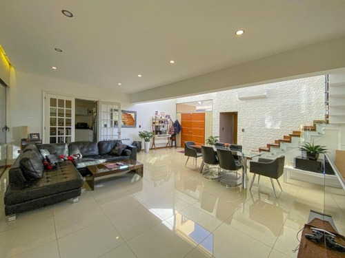 Imagen 4 de 29 de Casa Cinco Dormitorios Funes Hill Miraflores