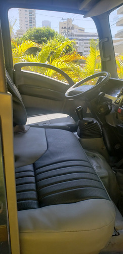 Camion Nhr Alpha Motor 3000 Con Furgon Refigerado Y Manpara