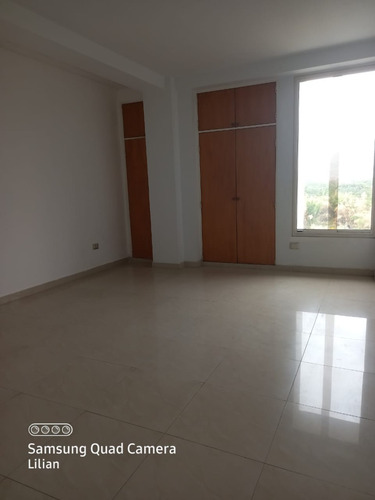 Venta Pent House Edificio Magnolia Plaza, Callejon Mañongo Carmen N.