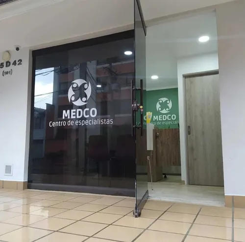 Se Vende Local Con Consultorios U Oficinas En Conquistadores