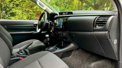 Toyota Hilux 2.4 HILUX 2.4 DIESEL ESTACAS 4x4 FULL EQUIPO